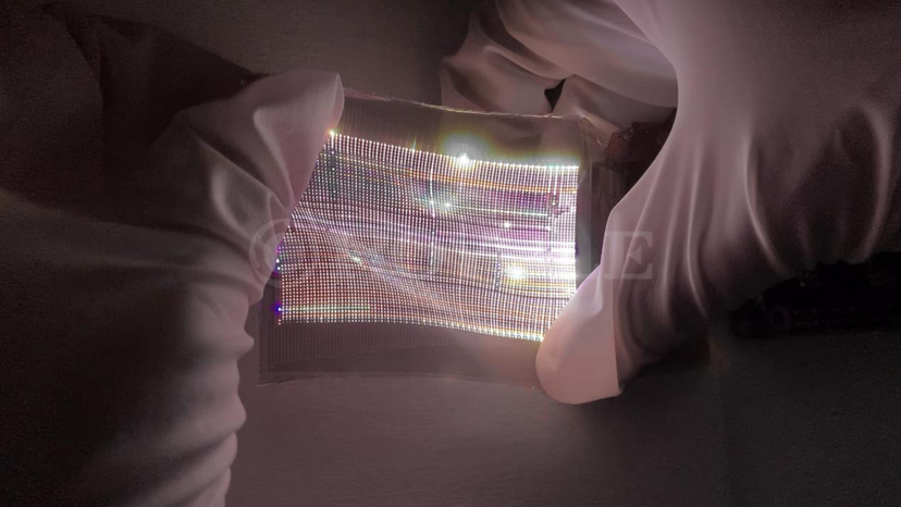 柔宇科技发布业内首个Micro-LED弹力柔性屏技术 全球显示又一里程碑